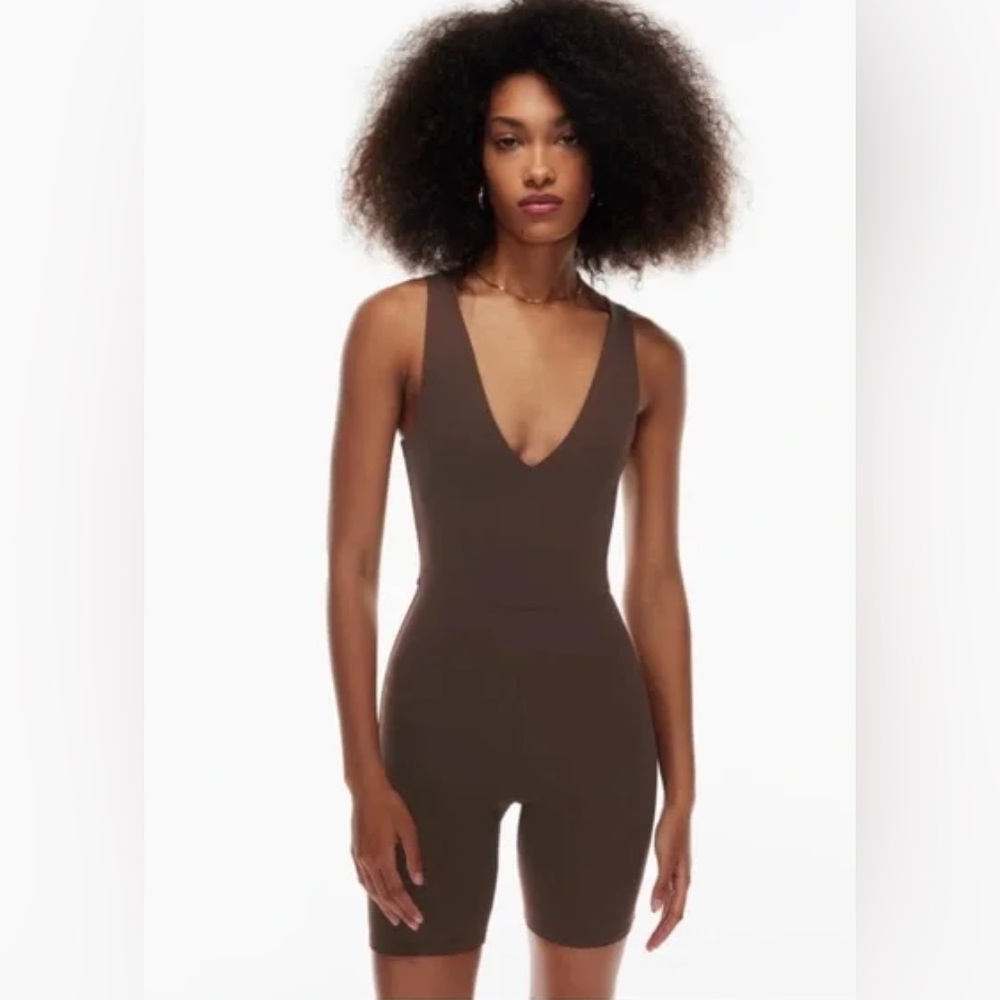Aritzia Babaton Contour V-Neck Romper